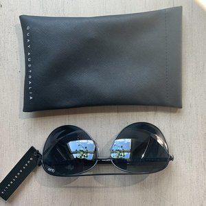 Quay Vivienne Sunglasses in Black/Smoke